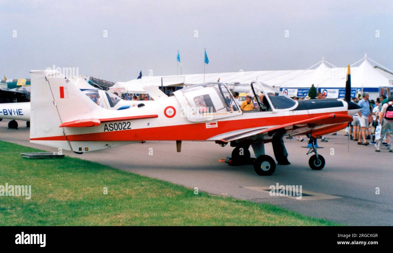Forzi Armati ta' Malta - Scottish Aviation Bulldog T.1 AS0022 (msn BH.120/358, ex XX709), at RAF Cottesmore for the Royal International Air Tattoo on 29 July 2000. (Forzi Armati ta' Malta - Armed Forces of Malta Air Wing) Stock Photo