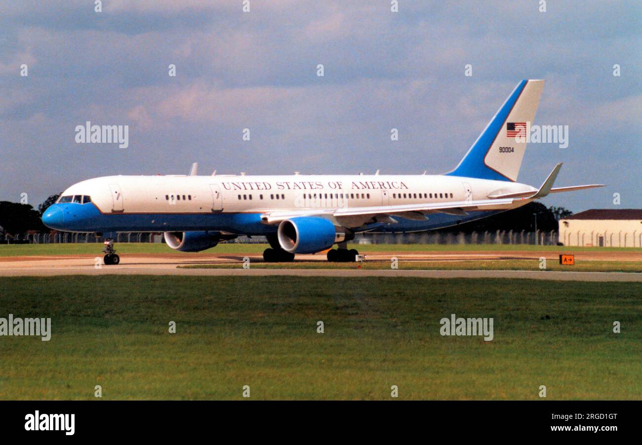 United States Air Force - Boeing C-32A 99-0004 (MSN 29028 / 829, B757-2G4), of the 89th AW, 1st AS, at Andrews AFB. Stock Photo
