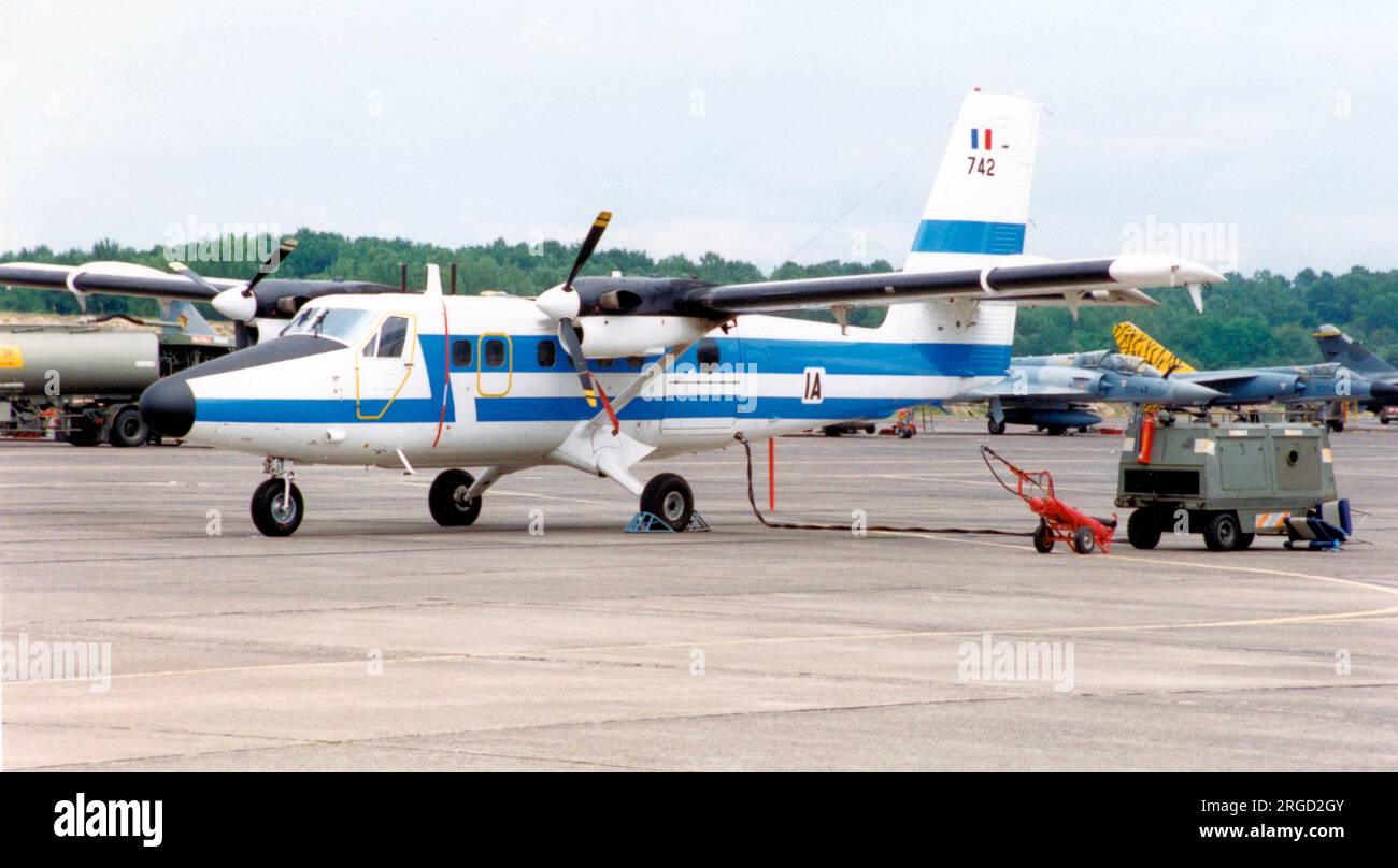 Armee de l'Air - de Havilland Canada DHC-6-300 Twin Otter 742 / IA (msn 742), of Escadron d' Experimentation et de Transport 06/330. (Armee de l'Air - French Air Force) Stock Photo