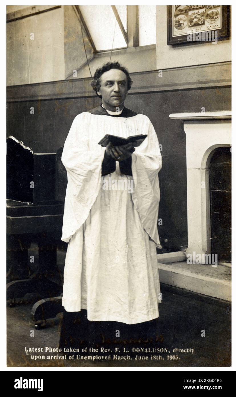 Photograph of the Reverend Frederic Lewis Donaldson (1860-1953), taken directly upon the arrival of the Leicester Unemployed March (500 men), of which he was one of the joint leaders, on June 18th, 1905. Rev. Donaldson was one of the founder members of the Church Socialist League, and between 1896 and 1906 was chairman of the Leicester Branch of the Christian Social Union. But it as an organiser and leader of the Leicester Unemployed March that he is especially remembered. Before the march, he wrote to Randall Davidson, the Archbishop of Canterbury, asking respectfully whether he would receive Stock Photo
