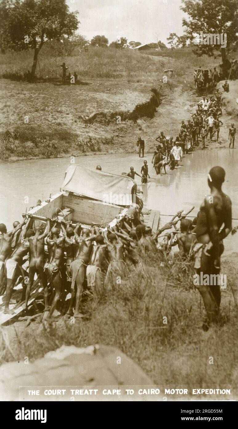 Stella and Chaplin Court Treatt, Cape to Cairo (South Africa to Egypt) Motor Expedition, crossing the River Naam Stock Photo