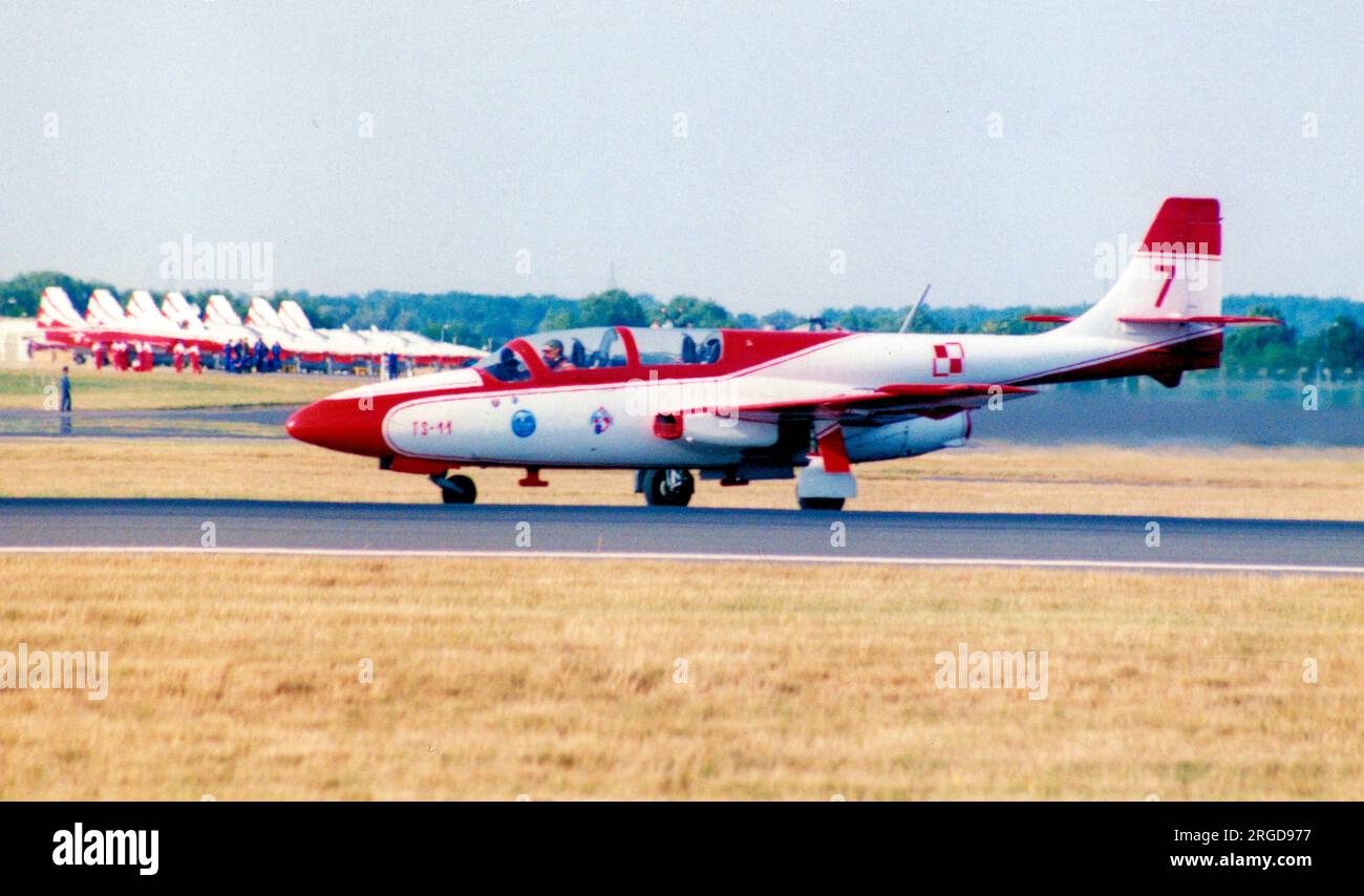 Polish Air Force - PZL-Mielec TS-11 0210 / 7 (msn 1H02-10) of the White Iskras formation aerobatic display team, at the Royal International Air Tattoo - RAF Fairford 24 July 1995. Stock Photo