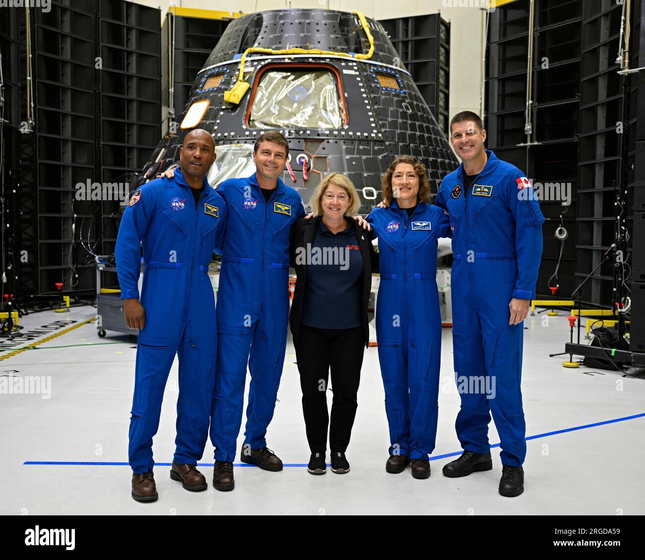 NASA Associate Administrator, Pam Melroy (c) is surrounded by NASA's Artemis II crew (l to r), Pilot Victor Glover, Commander Reid Wiseman, Mission Specialist Christina Koch and Mission Specialist from the Canadian Space Agency, Jeremy Hansen who are on hand to view the Orion spacecraft as it is being prepared for their mission planned for late 2024. Photo by Joe Marino/UPI Credit: UPI/Alamy Live News Stock Photo