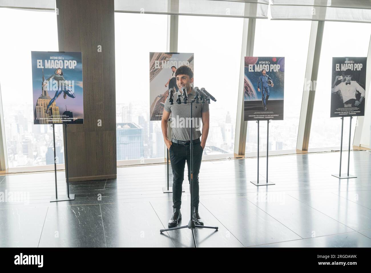 New York, New York, USA. 8th Aug, 2023. Illusionist Antonio Diaz ''El