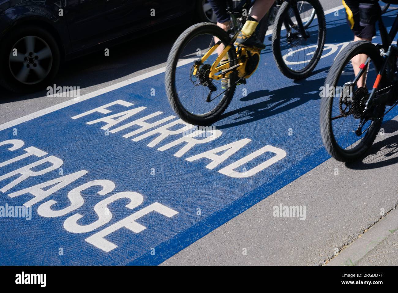 Road marking in cycle lane hi-res stock photography and images - Alamy