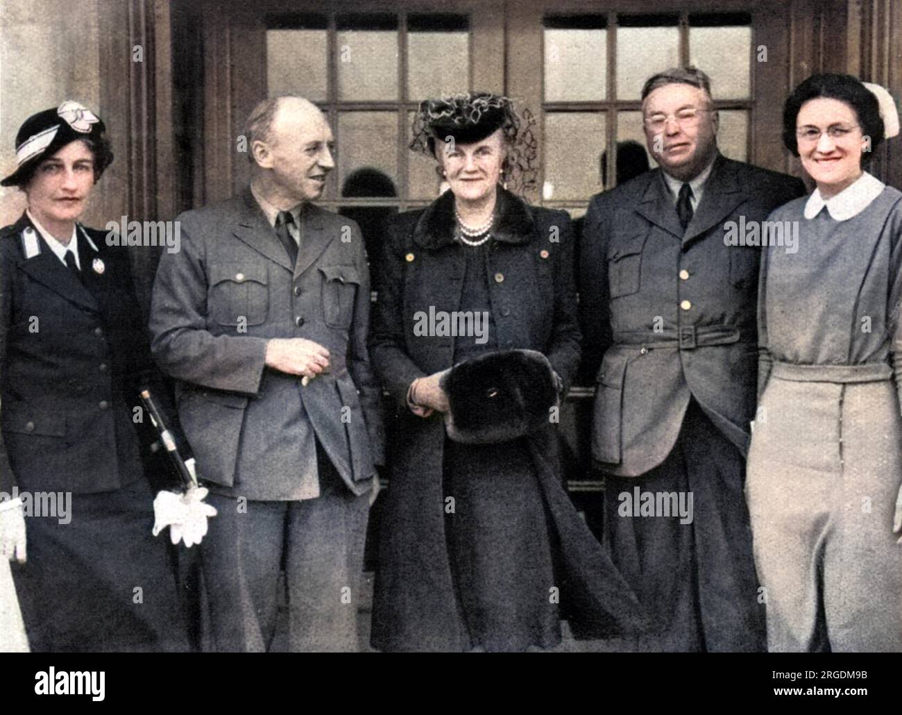 Outside the new Churchill Hospital of the American Hospital in Britain, opened at Oxford: Mrs Ronald Tree (Nancy Lancaster, the influential interior decorator), Professor Phillip D Wilson, Clementine Churchill (wife of Winston Churchill), Professor Harlan Wilson, and Miss Setzler, the Matron. Stock Photo