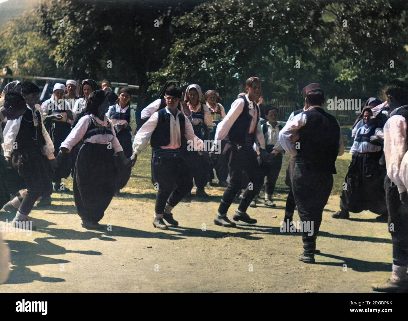 Serbian dance hi-res stock photography and images - Alamy