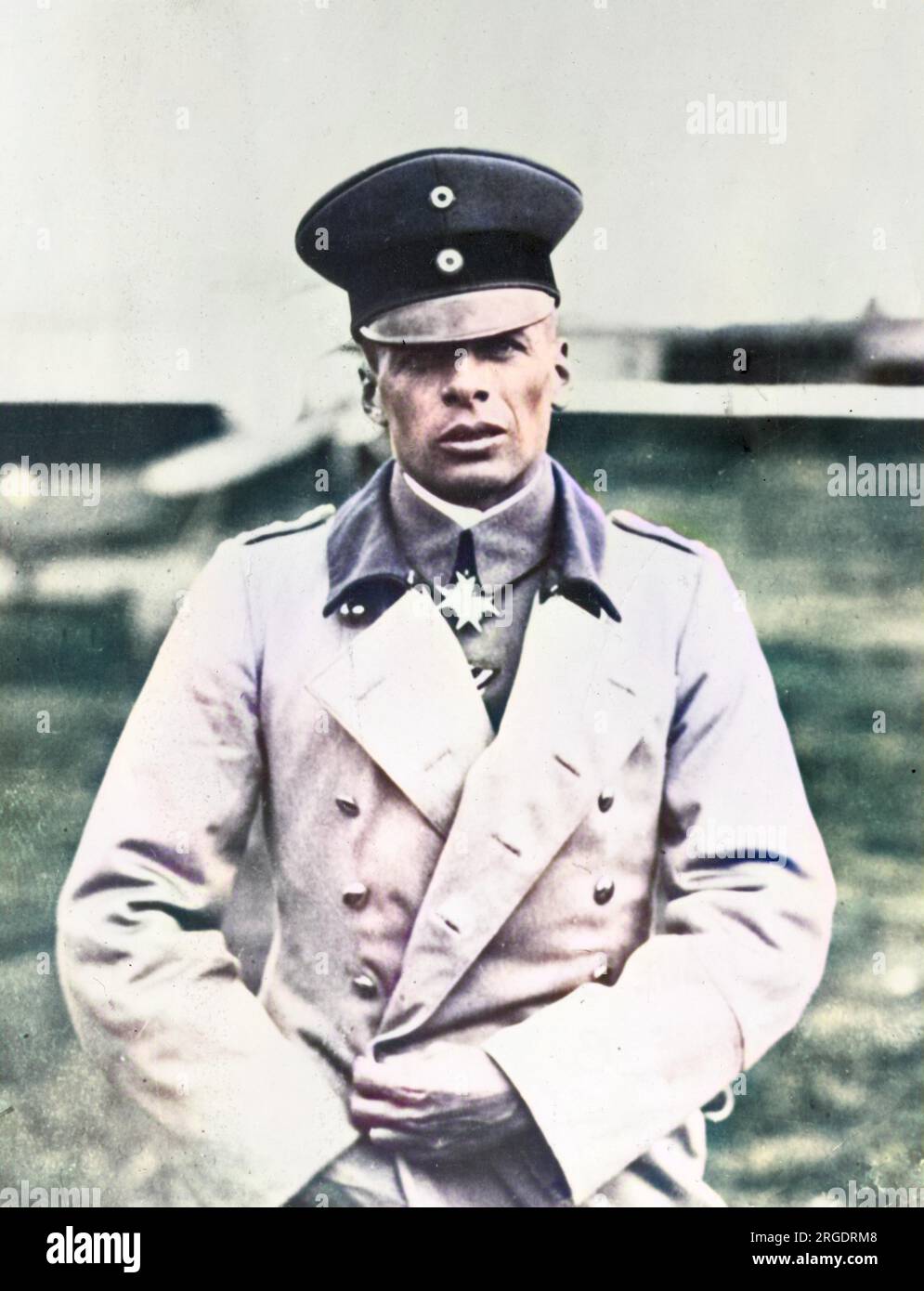 Oswald Boelcke (1891 û 1916), German flying ace of World War One. Boelcke is considered the father of the German fighter air force, and first to formalize rules of air fighting, which he presented as the Dicta Boelcke. He taught Manfred von Richthofen, the Red Baron. Photographed here after landing his Fokker monoplane type E.III, seen in the distance. Stock Photo