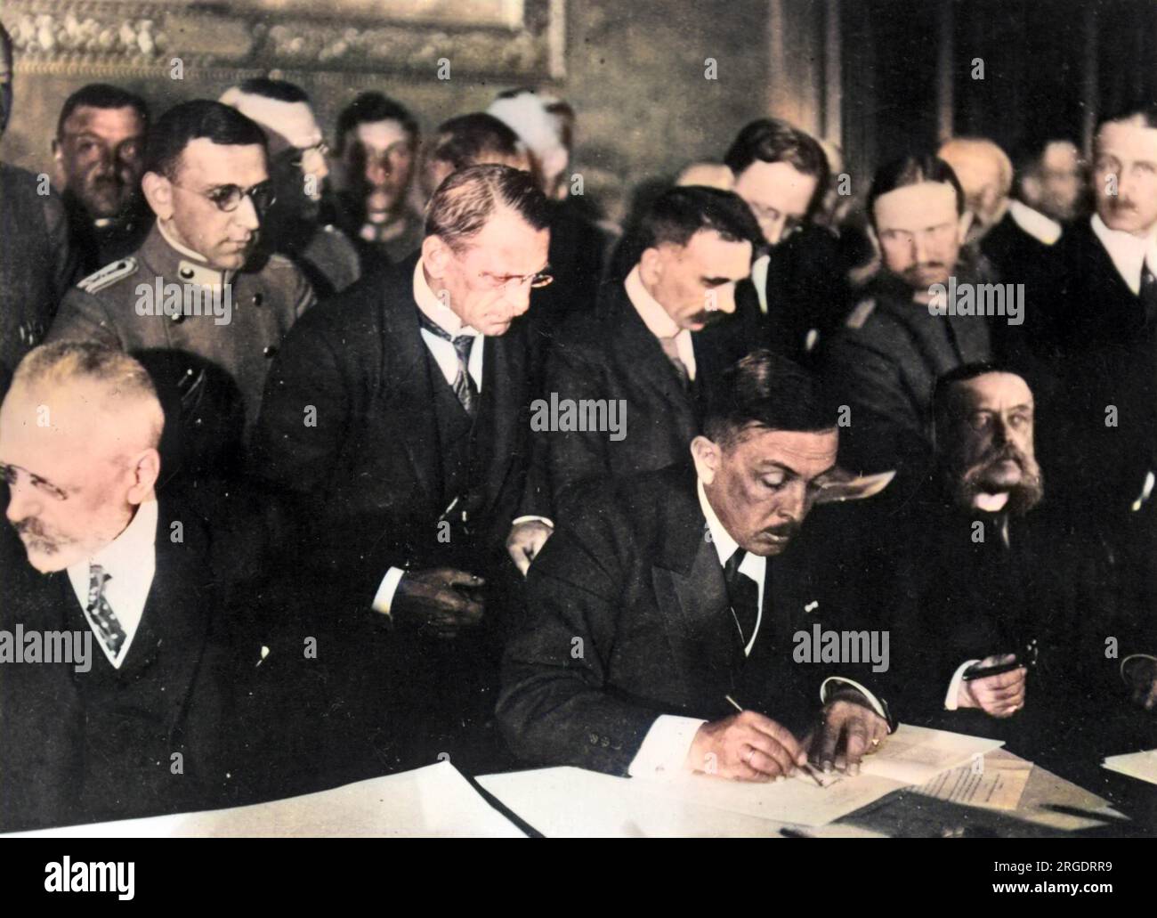 Richard von Kuhlmann (1873-1948), German Foreign Secretary, signing a Peace Treaty (known as the Treaty of Bucharest) with Romania in the Cotroceni Palace, near Bucharest.  On the far left is Baron or Count Burian (Stephan Earl Burian-Rajecz, 1852-1922), Austrian Foreign Secretary.  The Treaty was nullified by the terms of the Armistice of 11 November 1918. Stock Photo