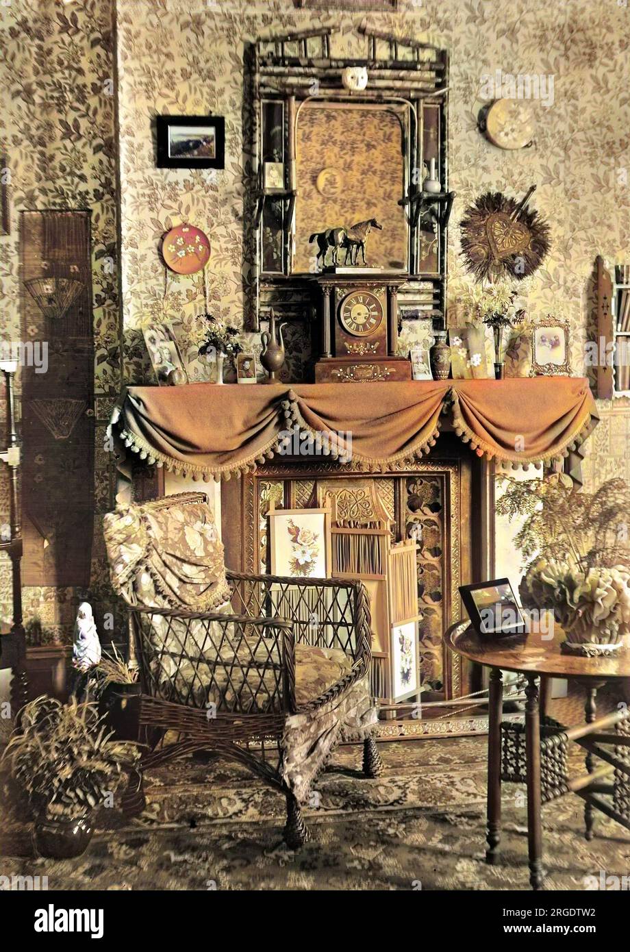 Victorian fireplace home interior hi-res stock photography and images -  Alamy, image size:920x1390