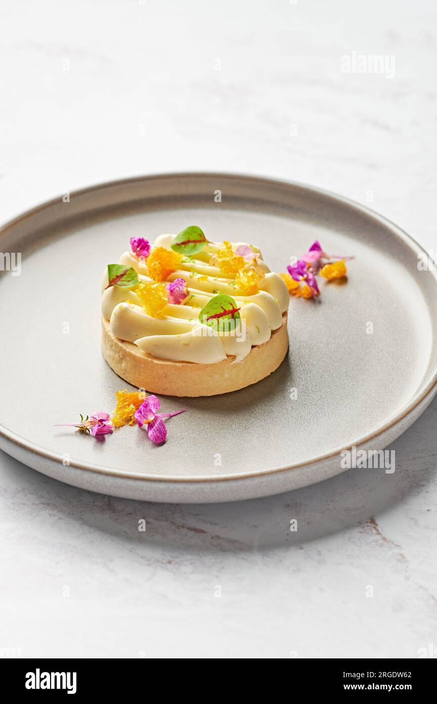 Lemon & lime cheesecake tart, white chocolate ganache, honeycomb Stock ...