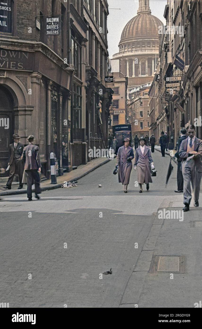 Street scene near St Paul's Cathedral, London Stock Photo Alamy