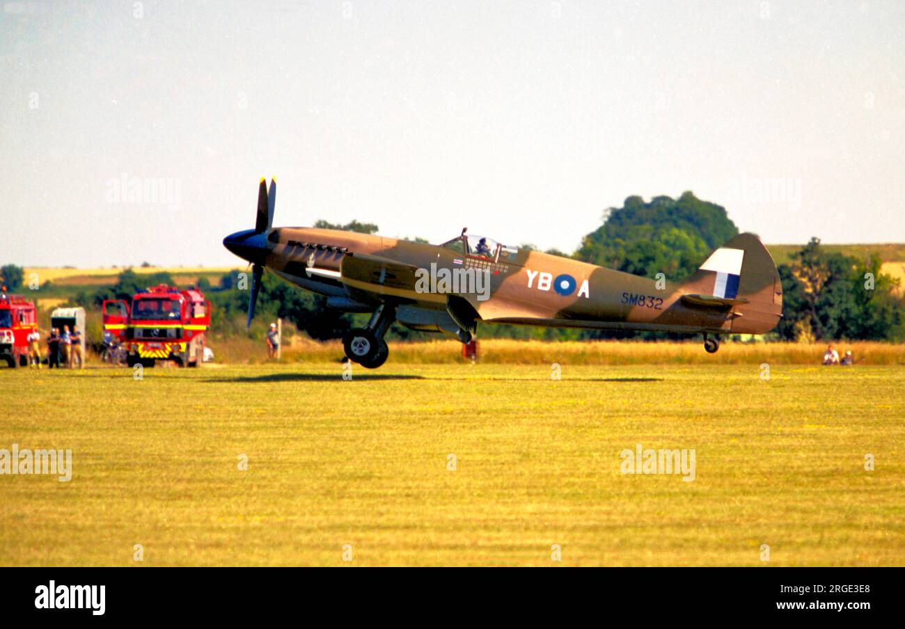 Supermarine Spitfire F Mk.XIVc G-WWII / SM832 (msn 6S/663452 Stock ...