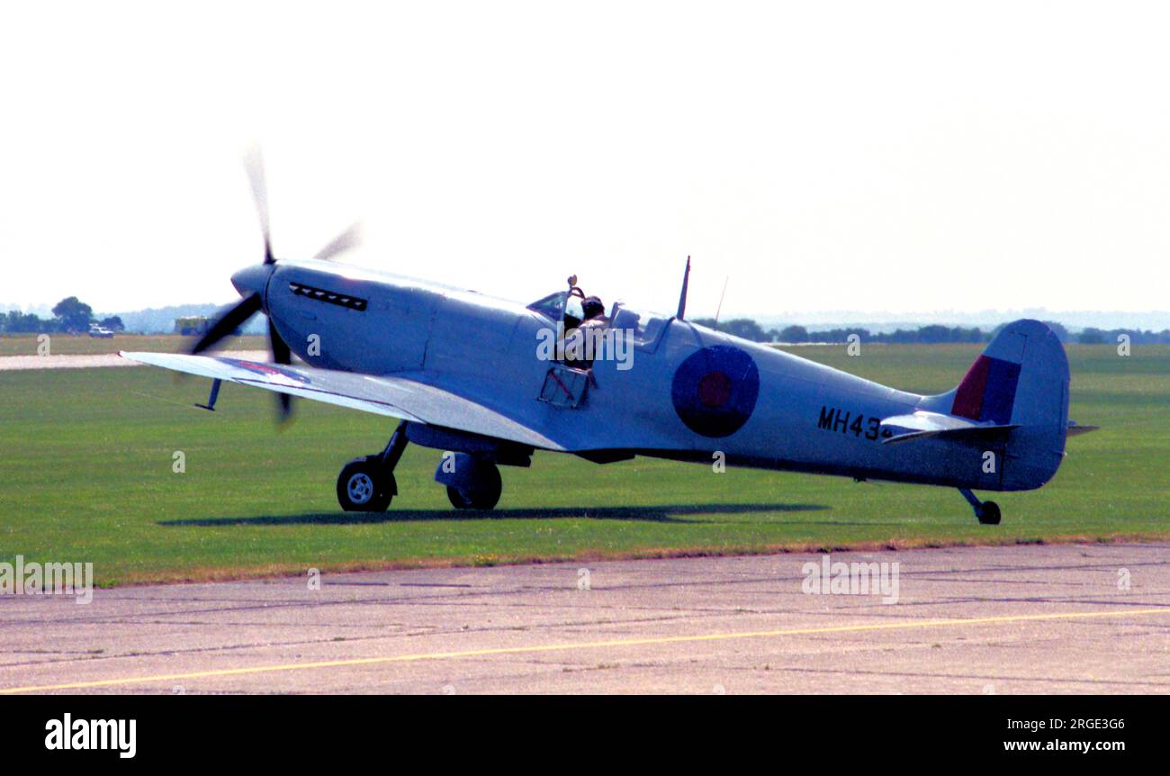 Supermarine Spitfire LF Mk.IXc G-ASJV / MH434 (msn CBAF.IX.5562) Stock Photo