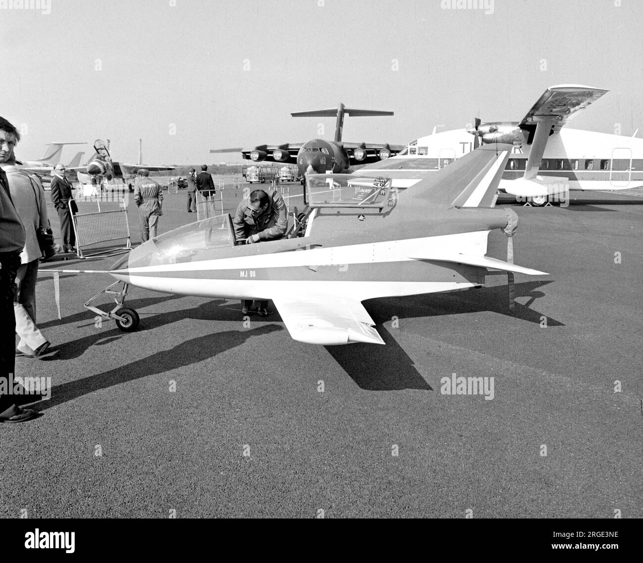 Bede BD-5J F-WZAV (msn 50005), at the SBAC Farnborough Airshow, from 5-12 September 1976. Stock Photo