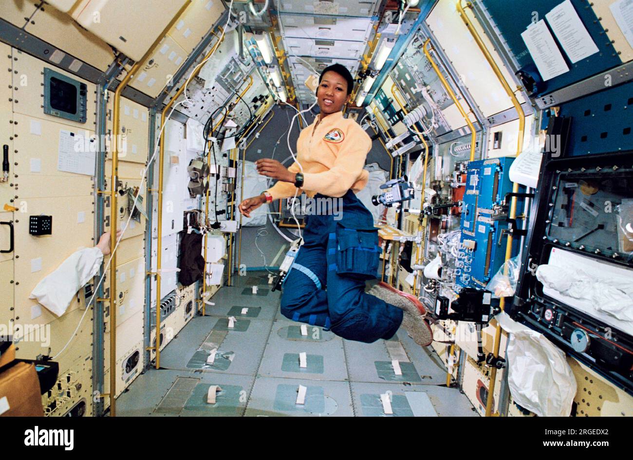 Mae Jemison inside Spacelab-J module, STS-47 Stock Photo - Alamy