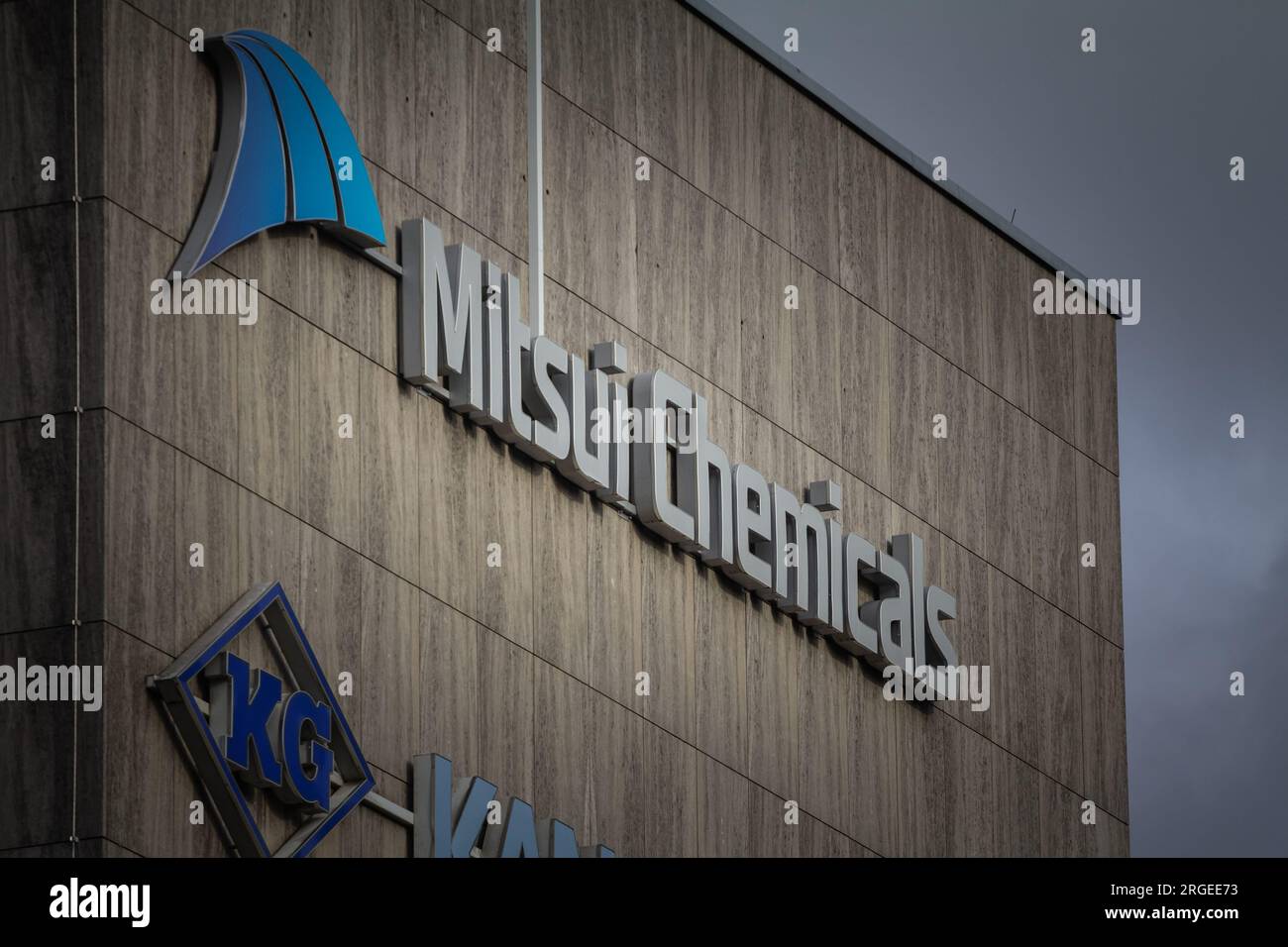 Picture of a sign with the logo of Mitsui Chemicals on their main