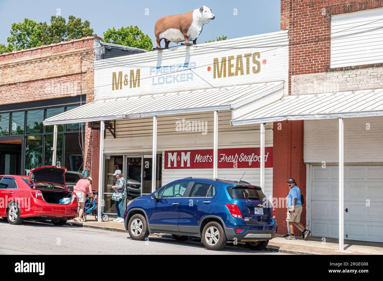 Sculpture outside the building hires stock photography and images Alamy