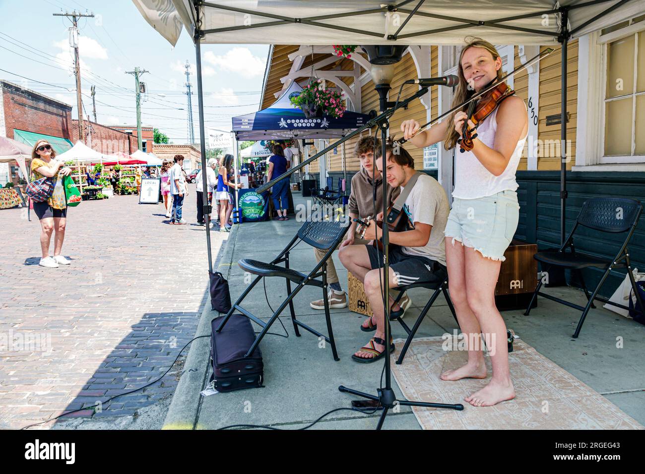 Hendersonville North Carolina,Hendersonville Farmers Market,Maple Street,stage free live entertainment mountain music musicians playing fiddle guitar, Stock Photo