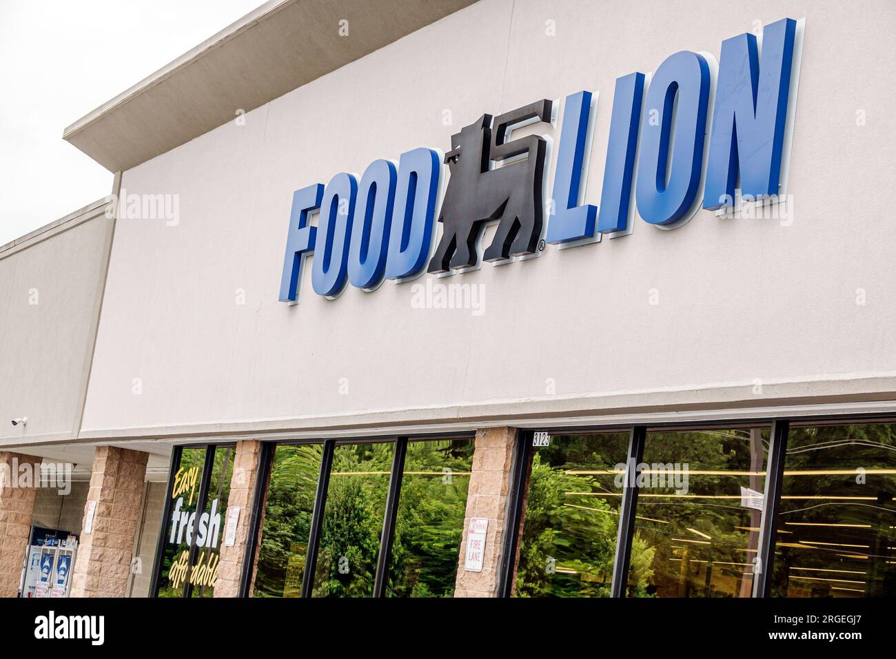 Food lion grocery store supermarket hires stock photography and images