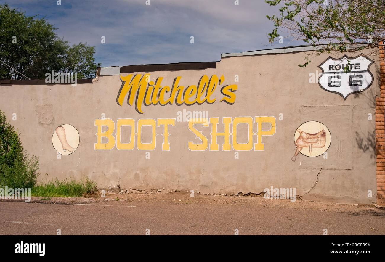 Mitchell's Boot Shop, Route 66, Holbrook, AZ Stock Photo - Alamy