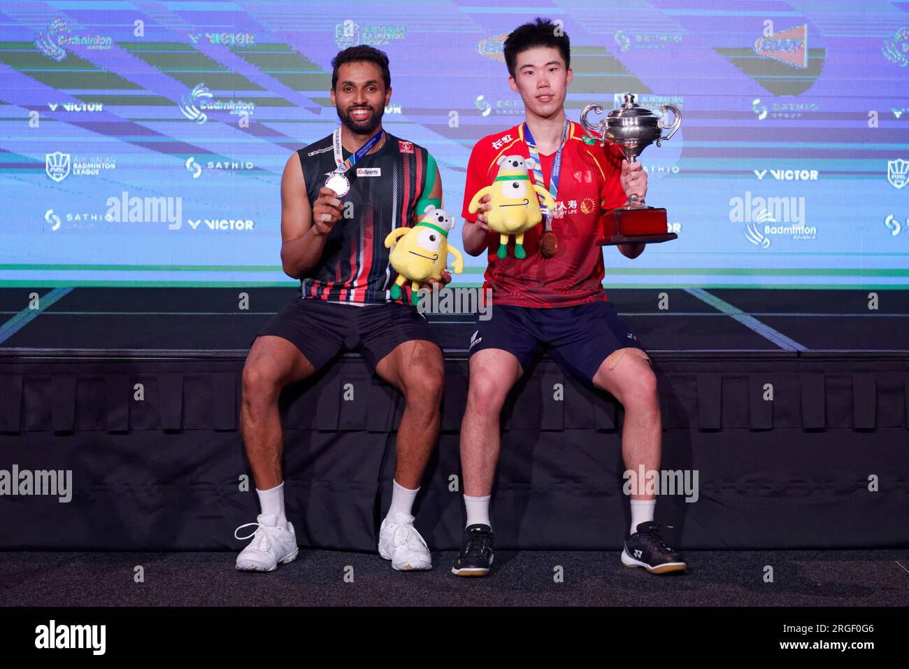 Runner up, Prannoy H. S. of India poses with Winner, Weng Hong Yang of China after the men's singles finals of the SATHIO GROUP Australian Badminton O Stock Photo