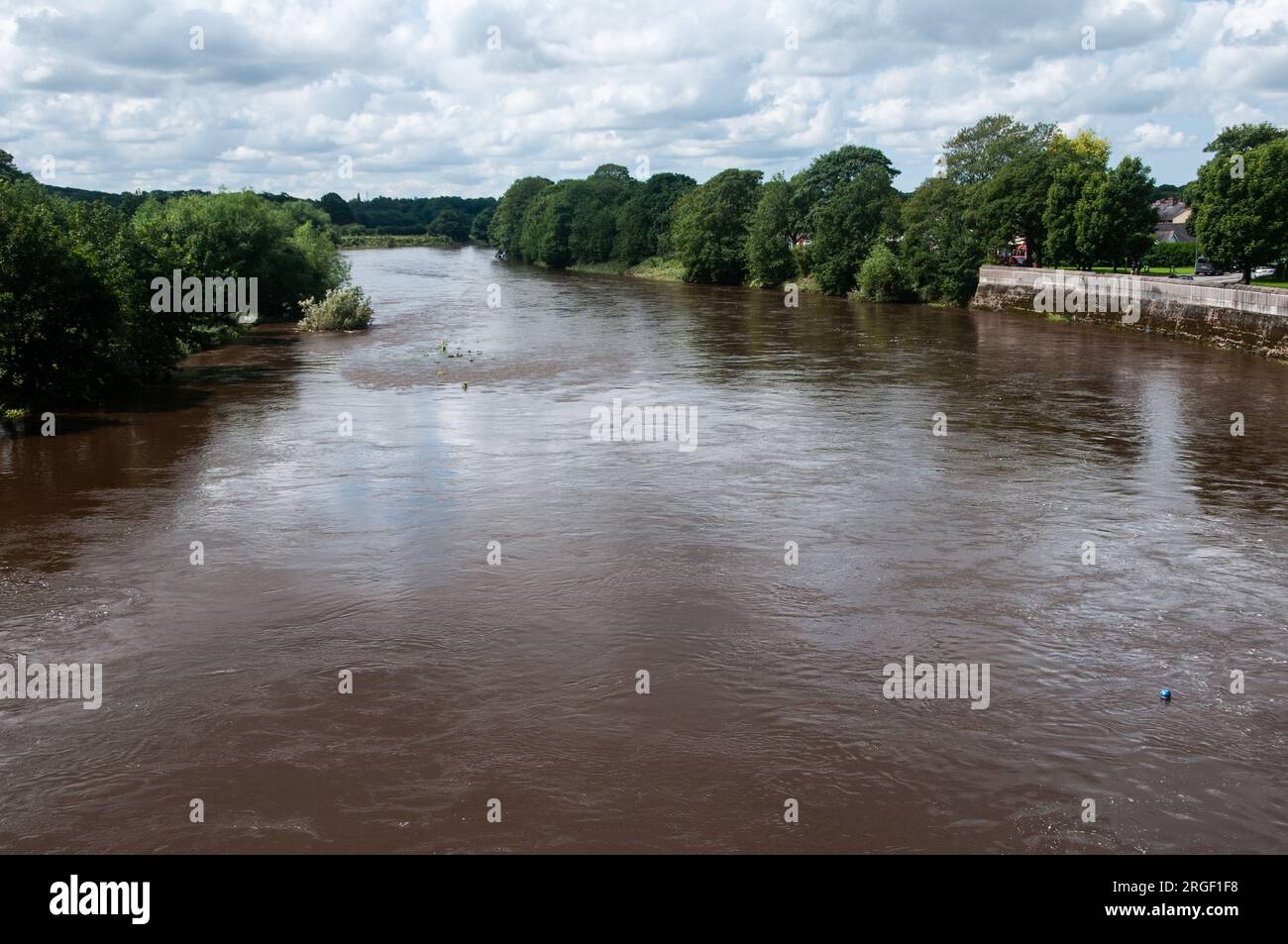 Around the UK - High Water on the River Ribbel at Preston Stock Photo