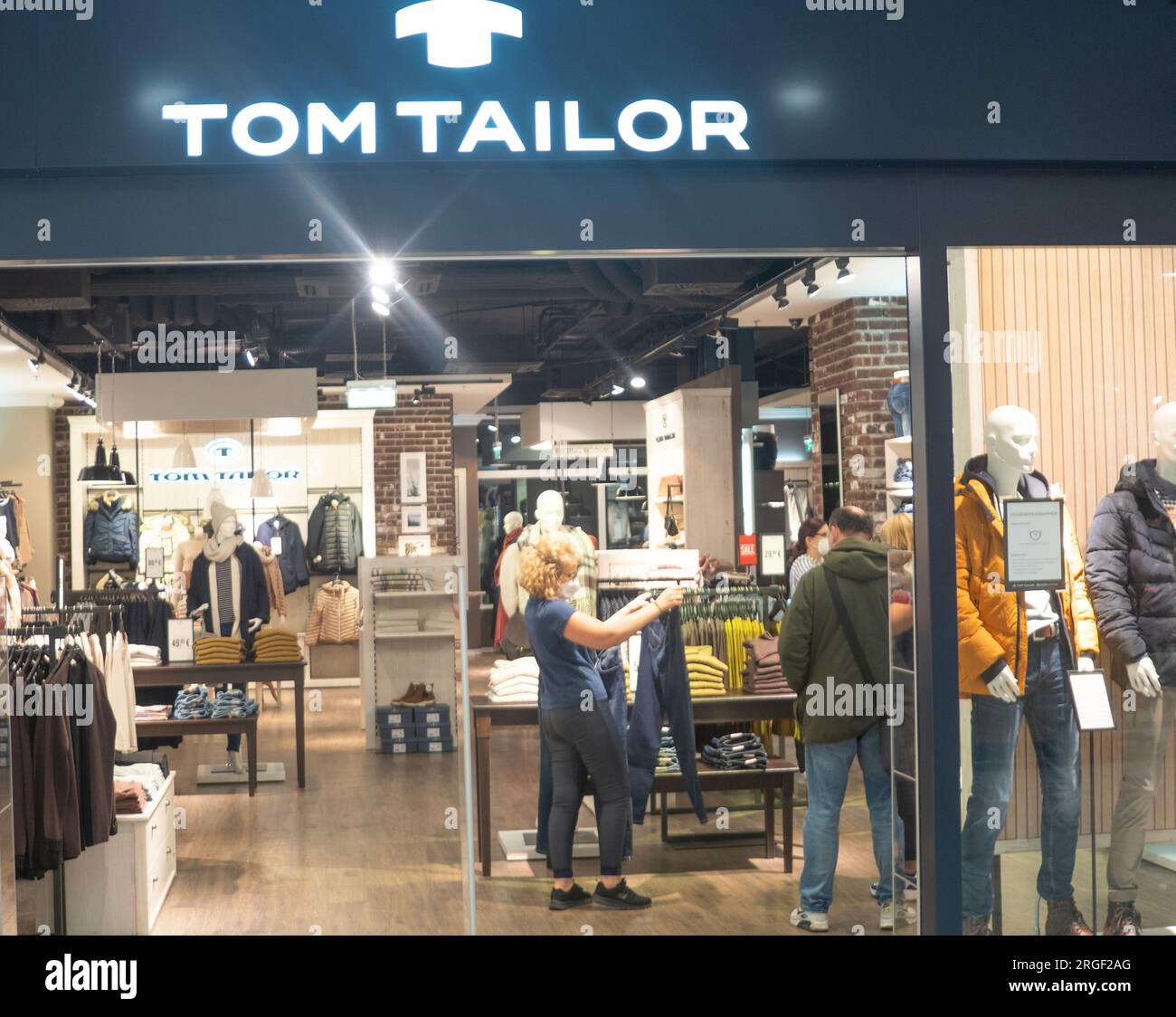 Tom images tailor logo - and photography hi-res Alamy stock