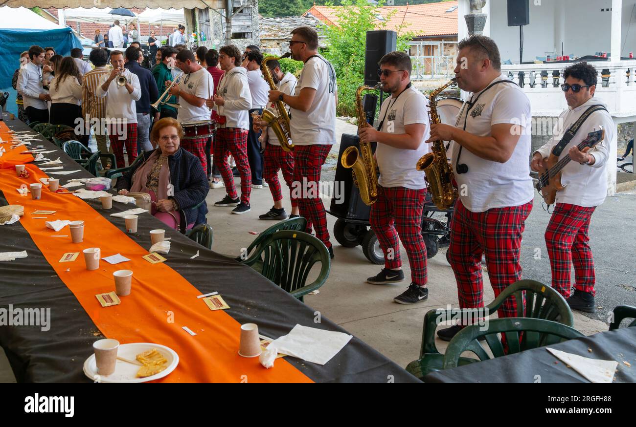 Village fiesta jazz musicians perform at party, Rubillon, Ourense province, Galicia, Spain Stock Photo