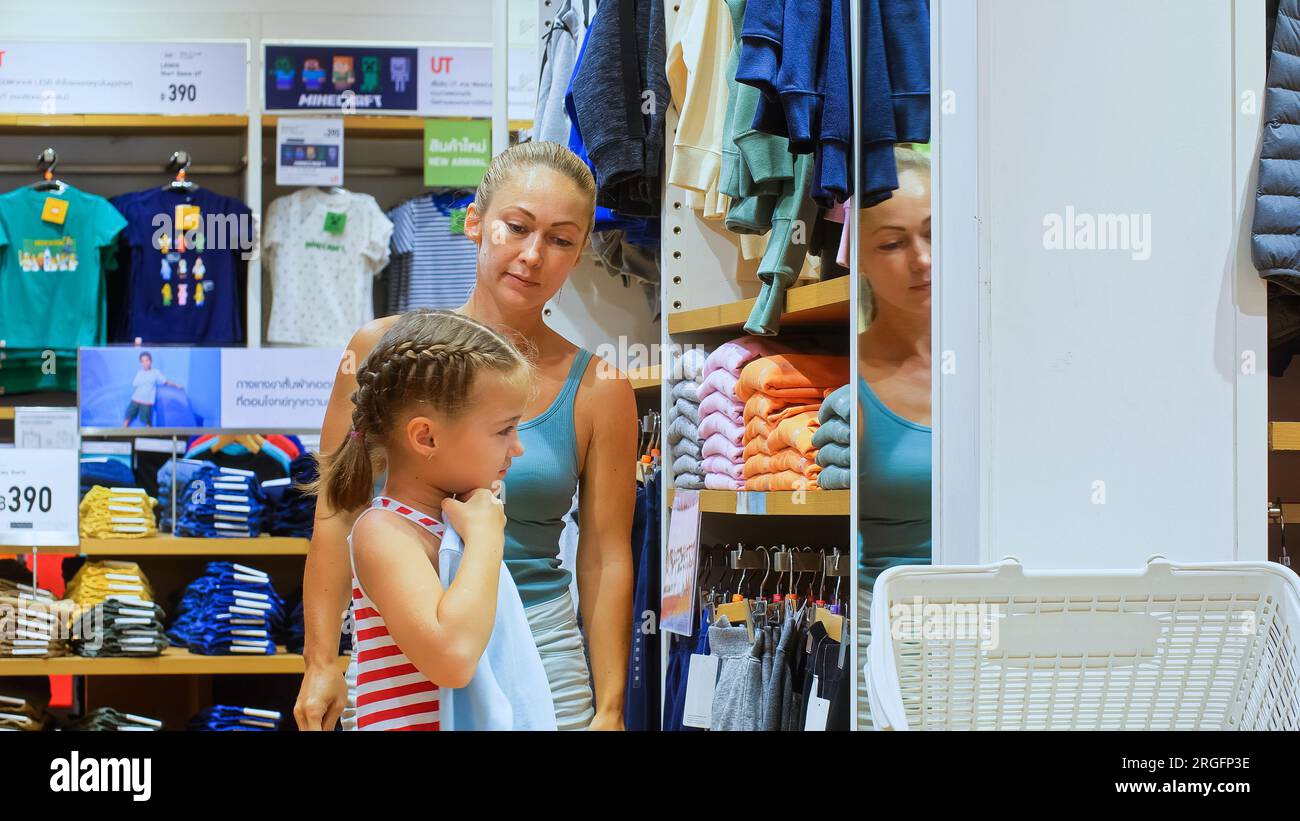 Mom clothes stores hotsell