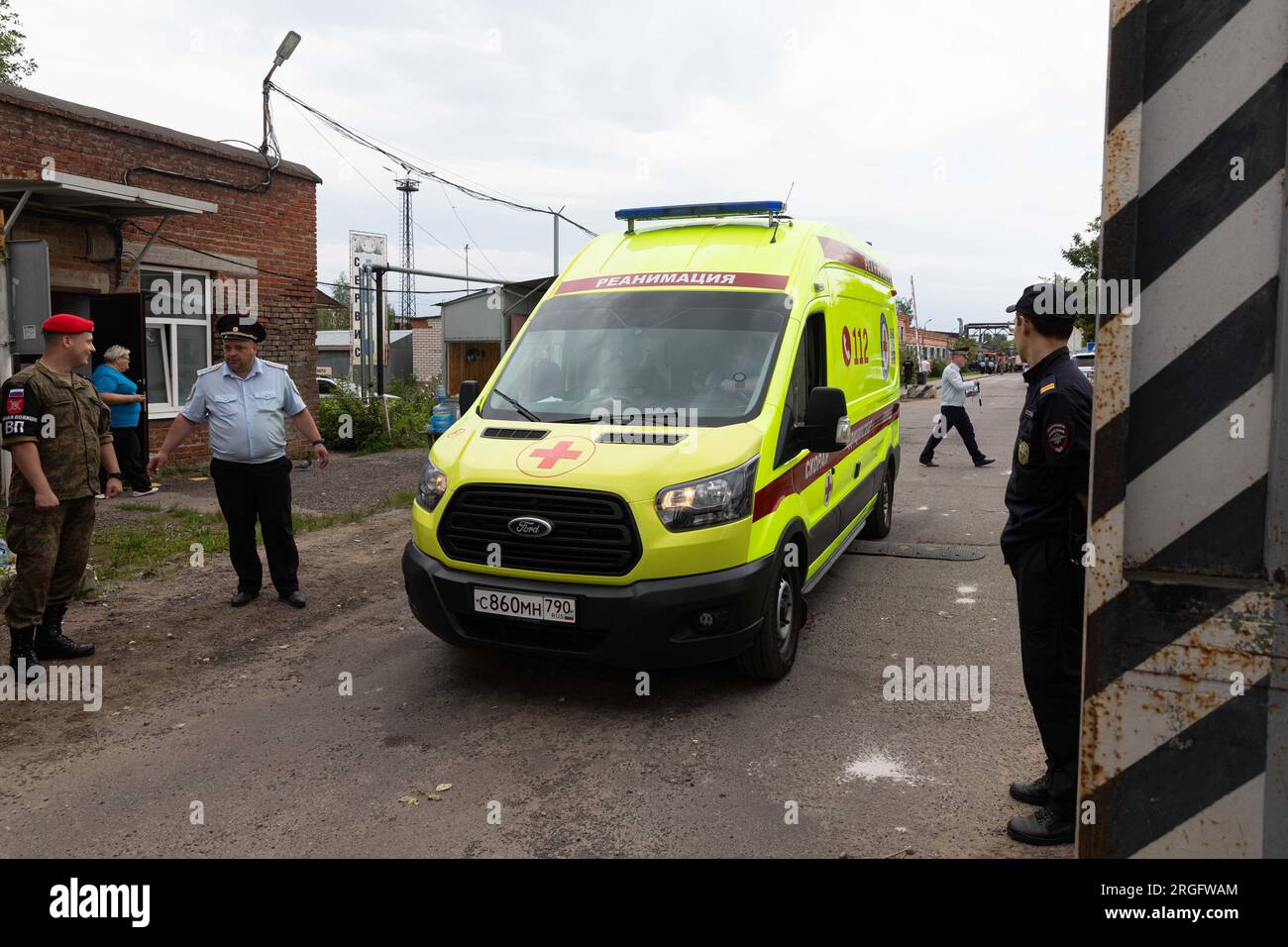 (230809) -- MOSCOW, Aug. 9, 2023 (Xinhua) -- An ambulance leaves the blast site of a plant in Moscow region, Russia, Aug. 9, 2023. Forty-three people have been injured so far in a blast at an optical-mechanical plant in the city of Sergiev Posad in the Moscow region on Wednesday, local authorities said. The explosion happened on Wednesday morning at around 10:40 a.m. local time (0740 GMT) at a pyrotechnics warehouse, which was being rented out on the optical-mechanical plant's territory by a private company, said Governor of the Moscow Region Andrei Vorobiev in a Telegram post. (Xinhua/Bai X Stock Photo