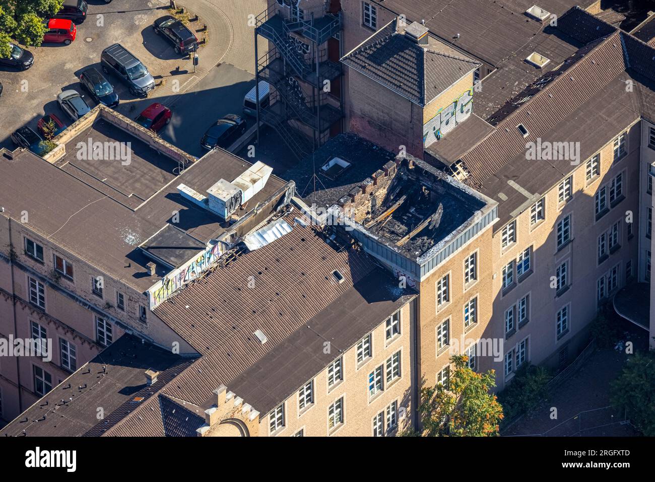Luftbild, Dachstuhl Brand im ehemaligen St. Vincenz-Hospital, Dellviertel, Duisburg, Ruhrgebiet, Nordrhein-Westfalen, Deutschland Stock Photo