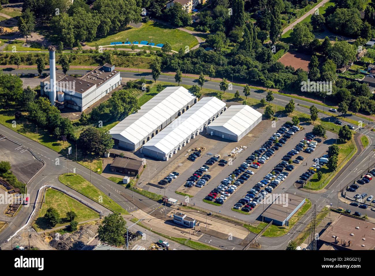 Luftbild, Zeltstadt am Parkplatz Borsigstraße, Stadtwerke Duisburg, Marxloh, Duisburg, Ruhrgebiet, Nordrhein-Westfalen, Deutschland Stock Photo