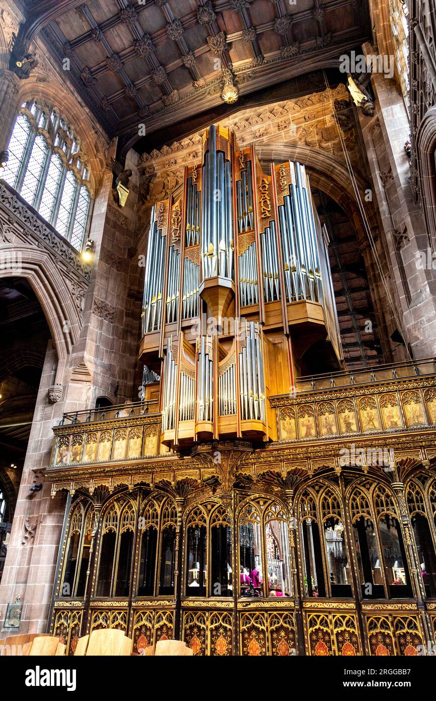 Stoller organ and the pulpitum inside Manchester Cathedral, Manchester, Lancashire, England Stock Photo
