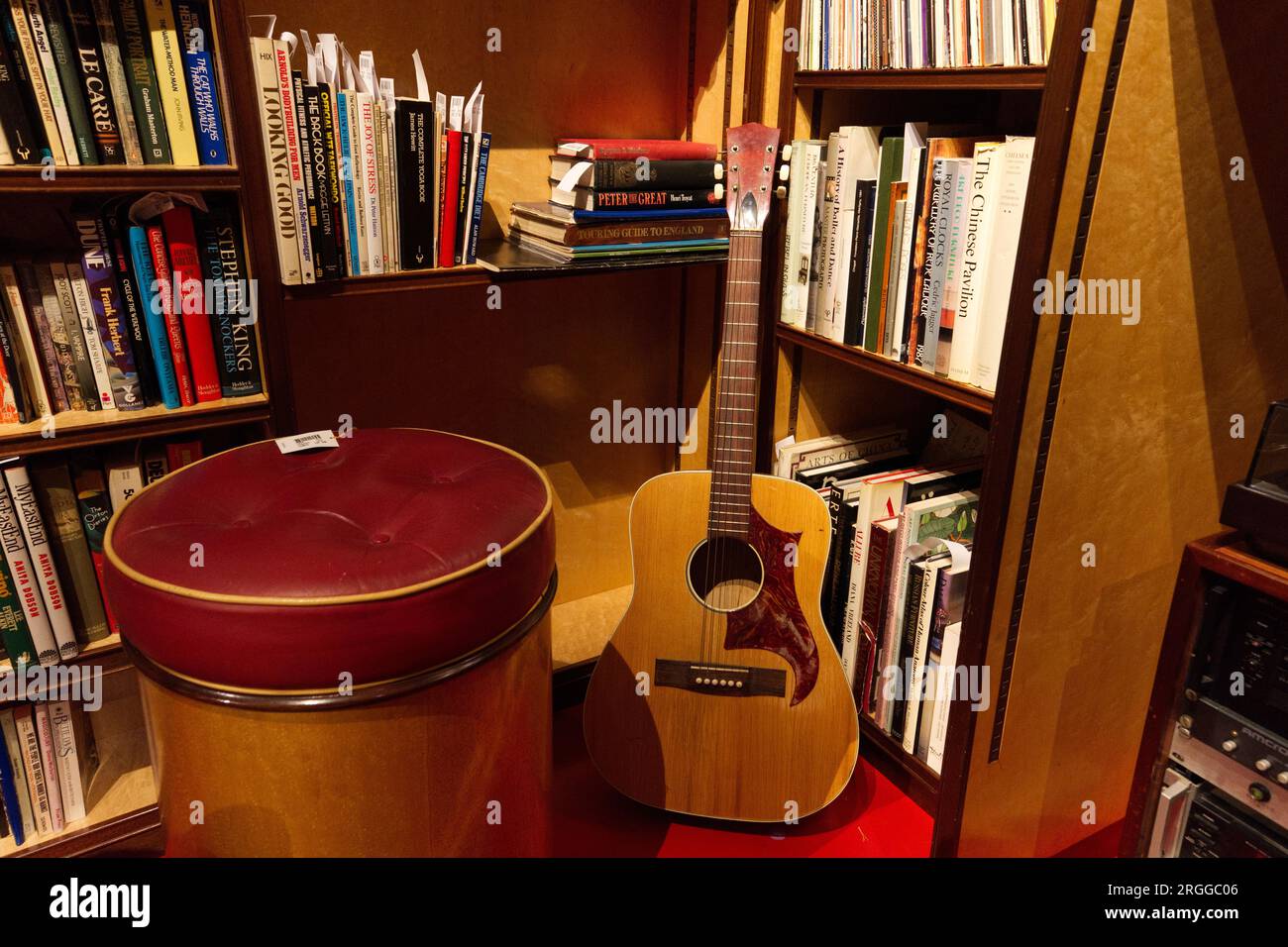 Freddie mercury guitar hires stock photography and images Alamy