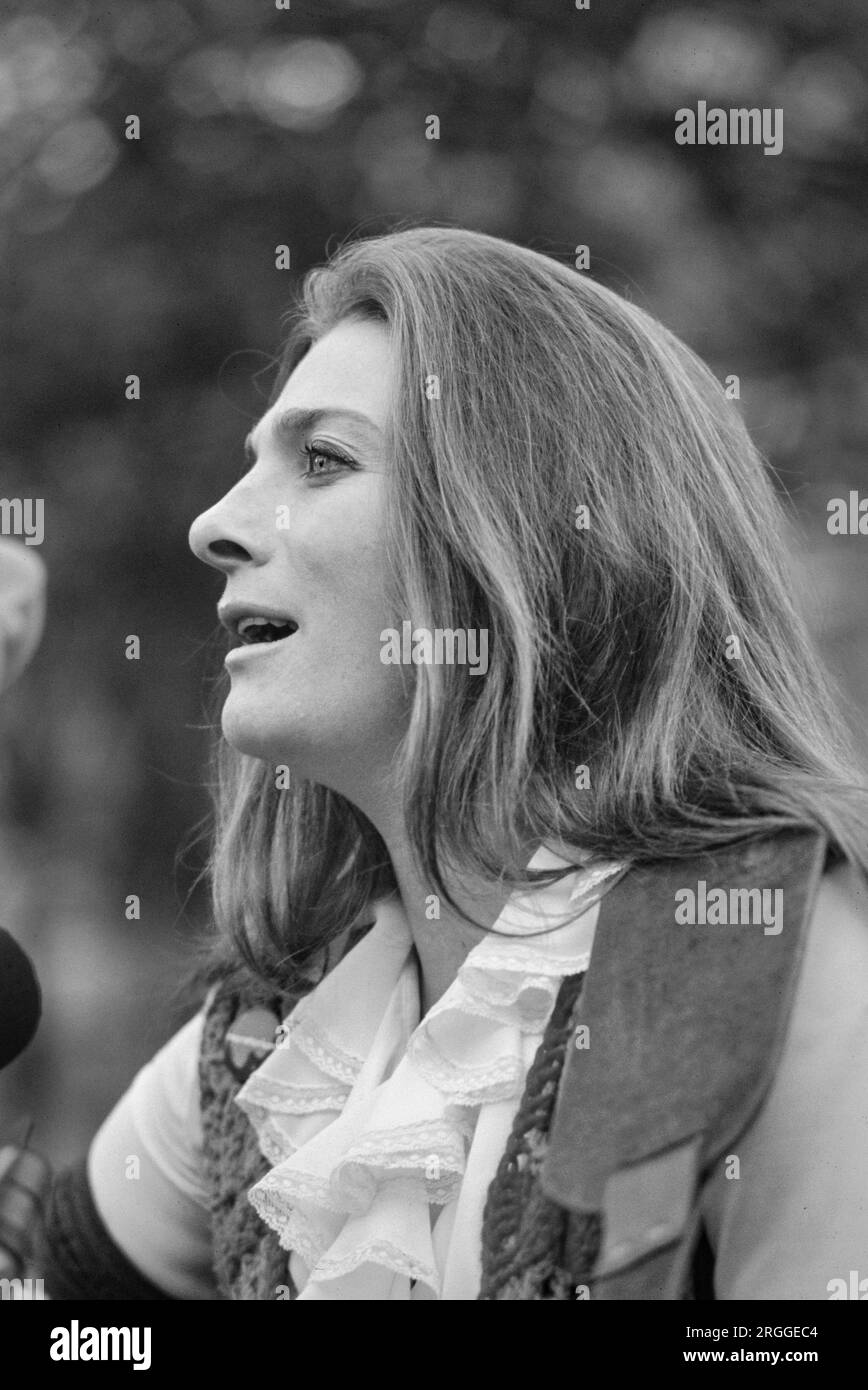 Pop tunes Black and White Stock Photos & Images - Alamy