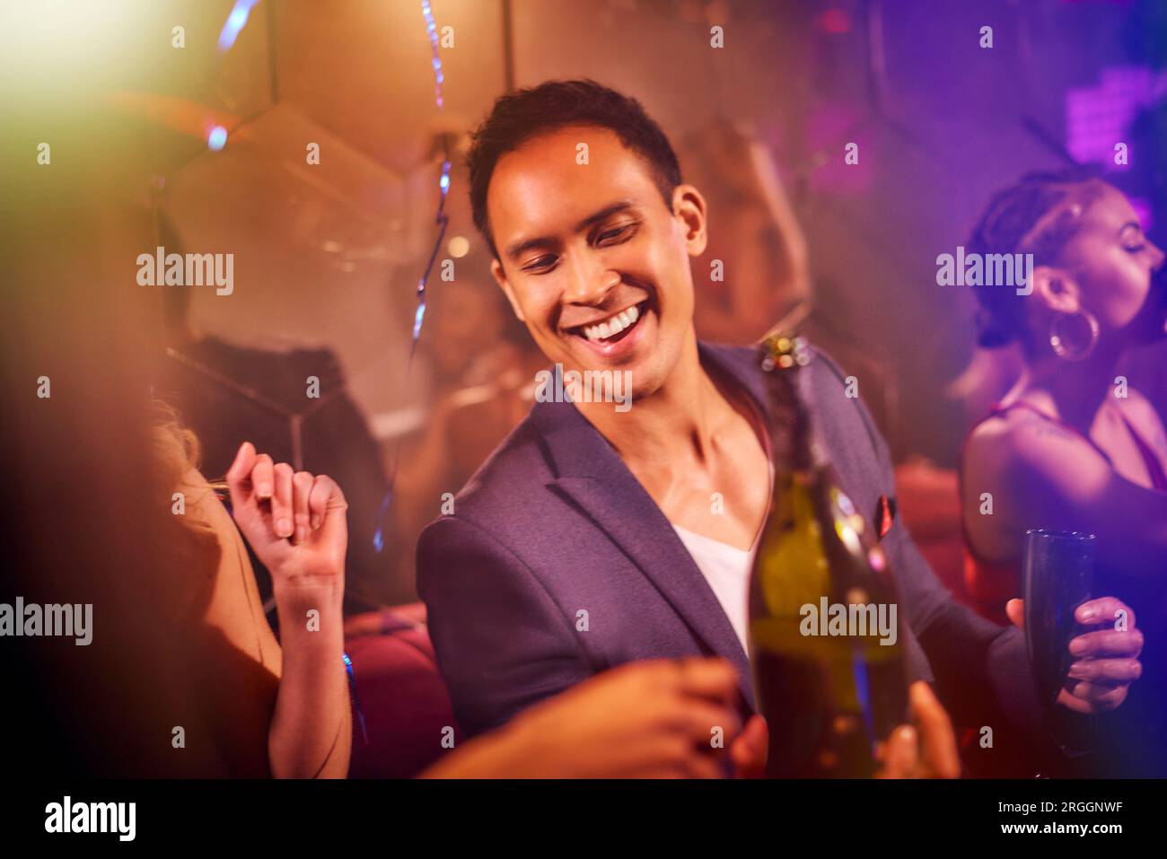 Young adults smiling nightclub hi-res stock photography and images - Alamy