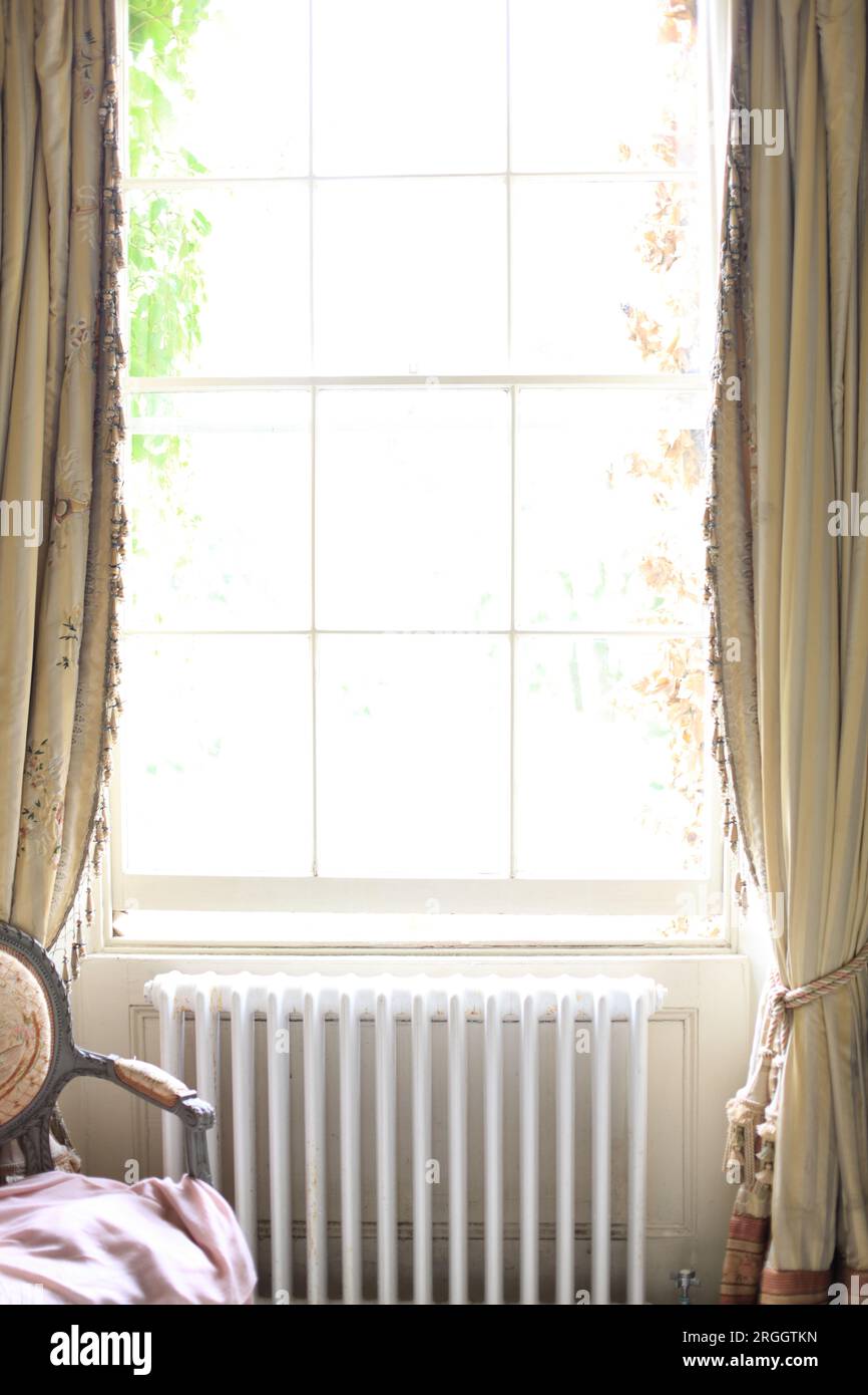 Radiator curtain hires stock photography and images Alamy