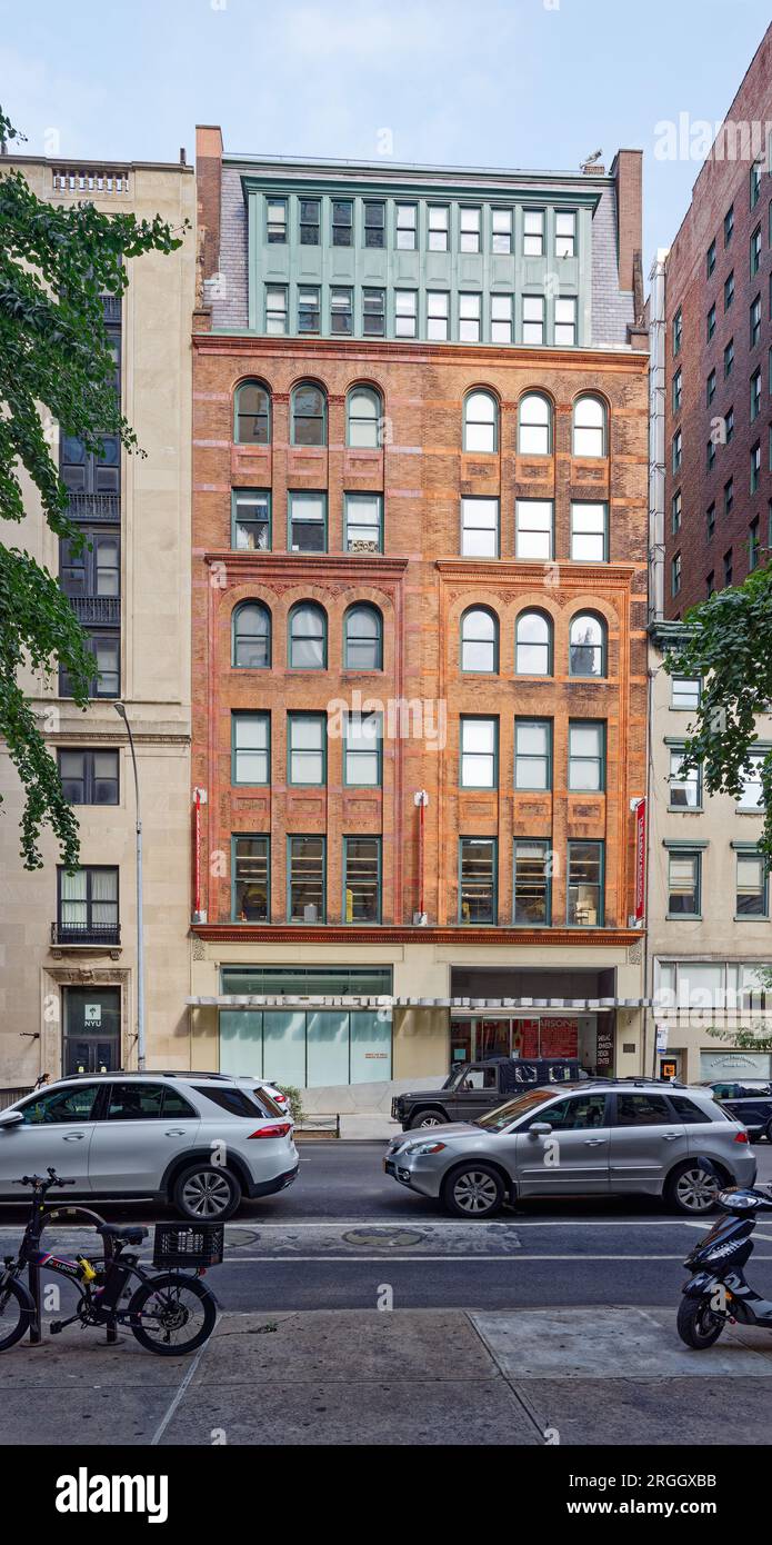 Greenwich Village: Romanesque Revival 66 Fifth Avenue, now a Sheila C. Johnson Design Center building of Parsons The New School For Design. Stock Photo