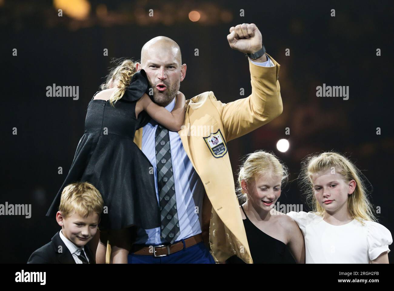 Canton, Ohio, USA. 4th Aug, 2023. Joe Thomas and his children at the