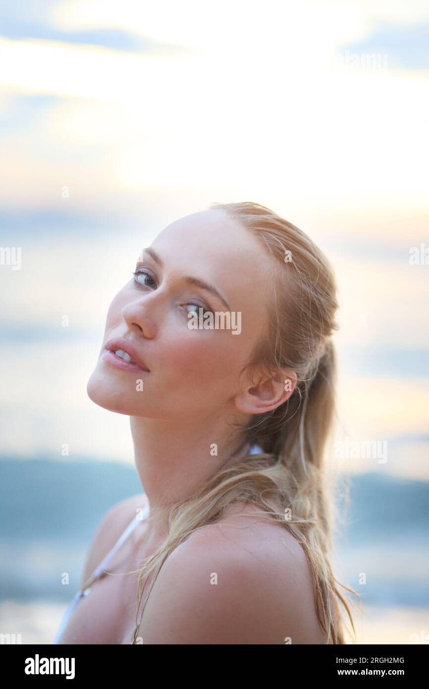 Portrait of young woman on beach hi-res stock photography and images ...