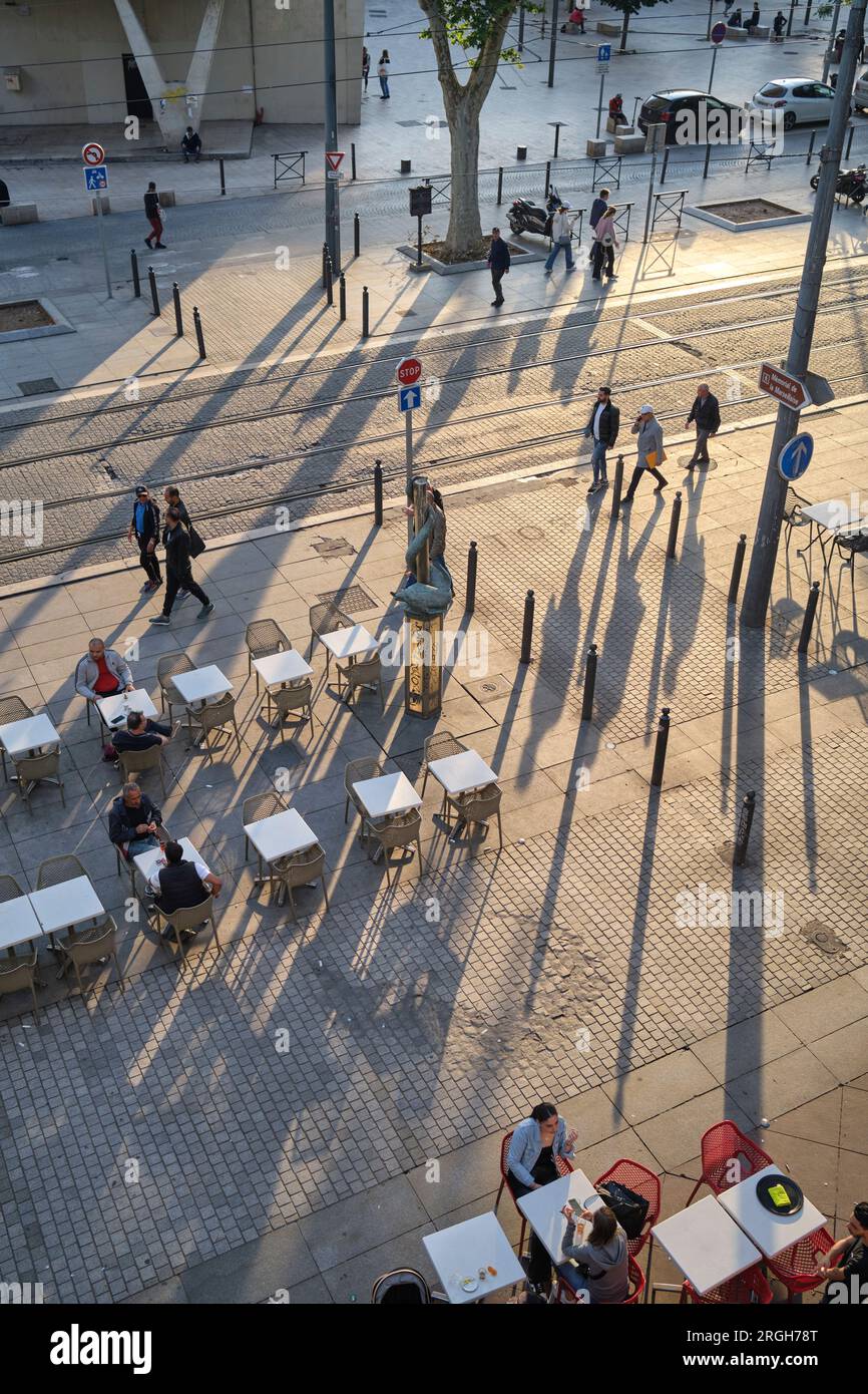 Alfresco cafes terraces hi-res stock photography and images - Alamy