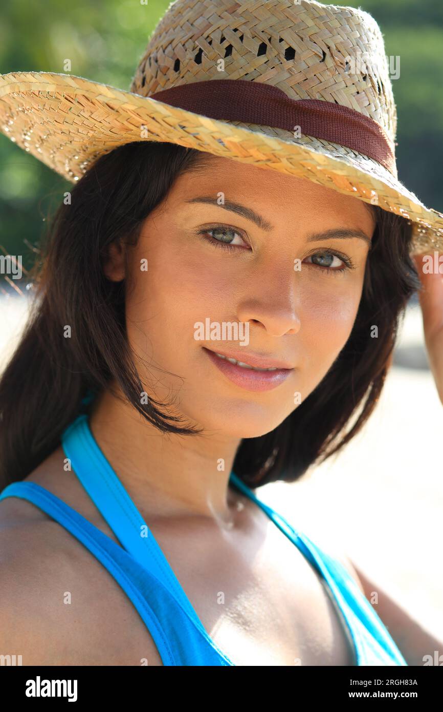Wearing straw hat hi-res stock photography and images - Alamy