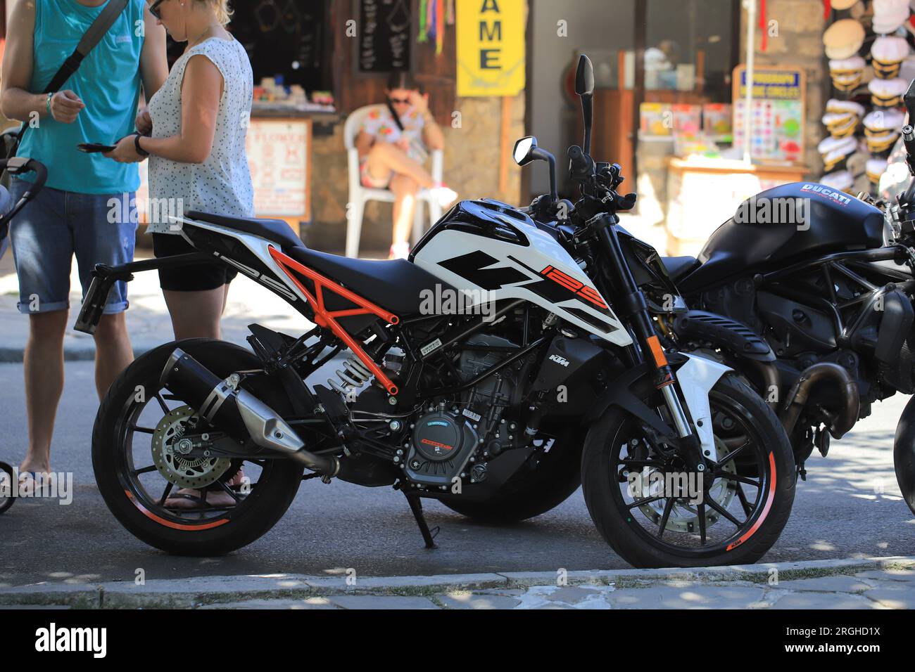 Ktm duke 125 hi-res stock photography and images - Alamy
