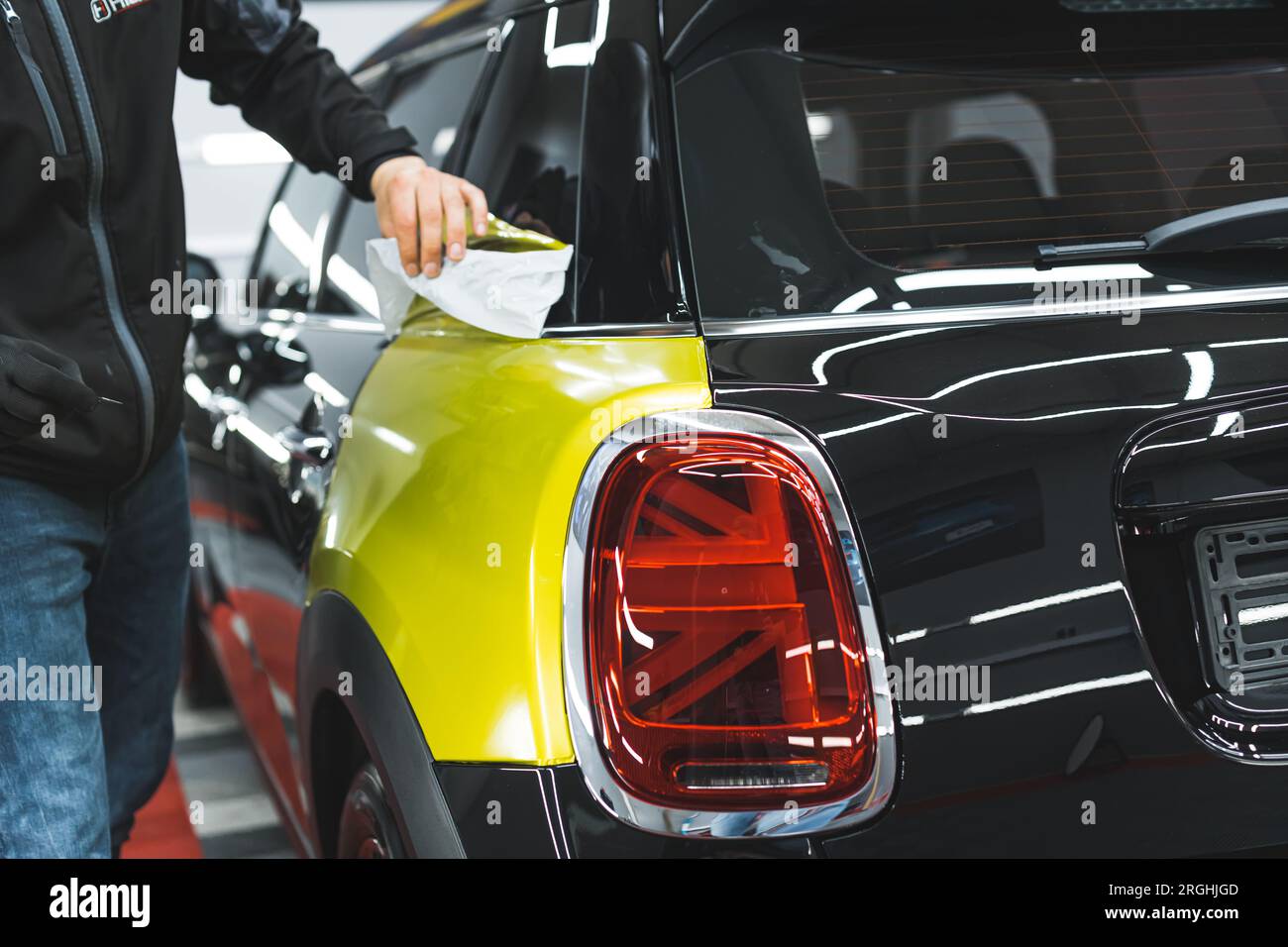 Black mechanic working on car hi-res stock photography and images - Alamy