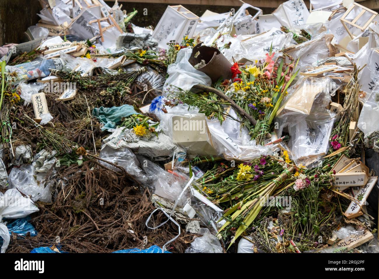 Trash in graveyard, Kanazawa, Japan. TRANSLATION:  The Compassionate Amitabha Buddha. Stock Photo