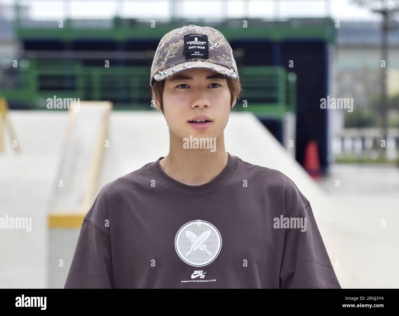 Qizlar uni shunchalik qattiq sikishardiki hushidan ketib porno