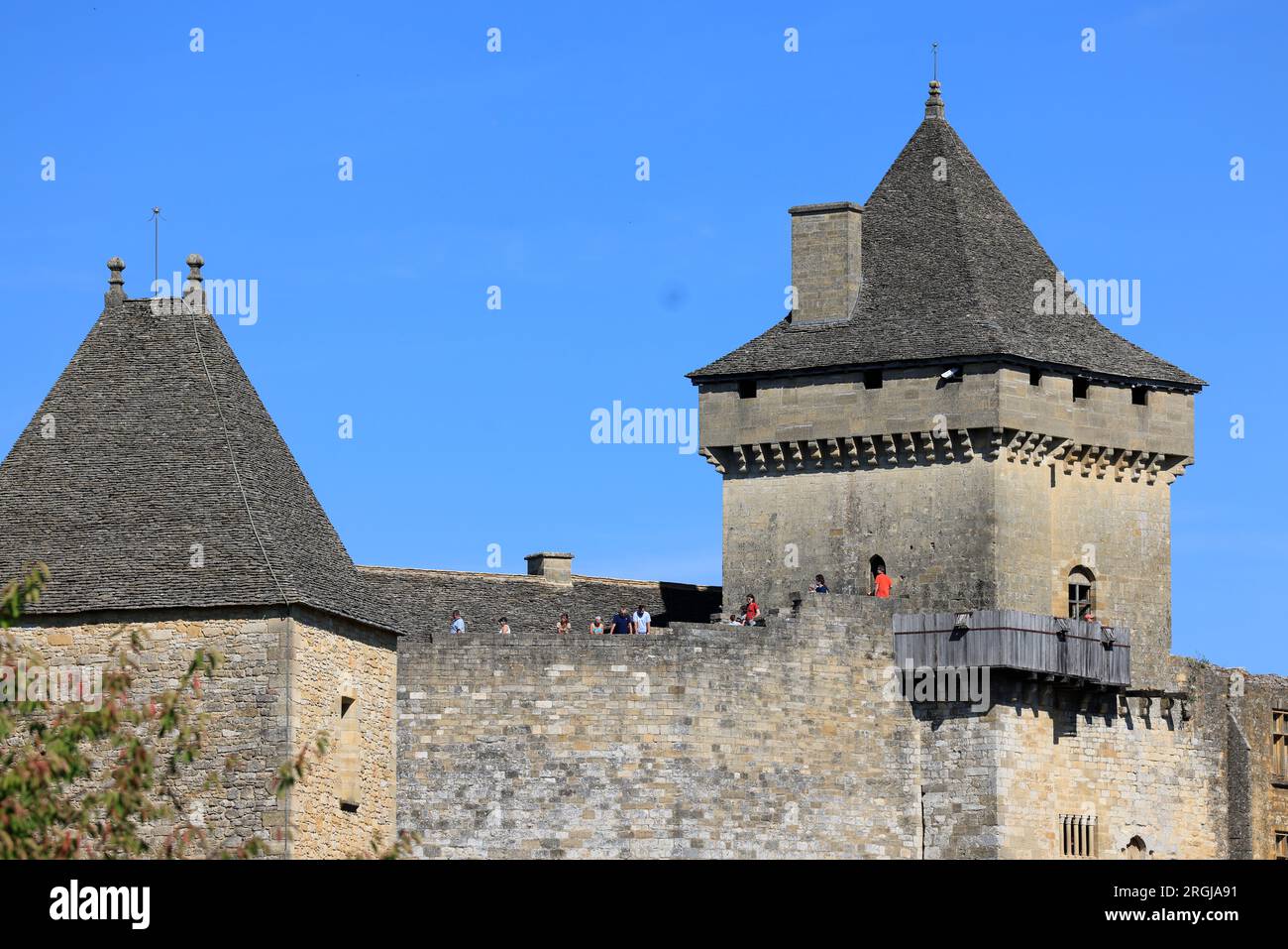 le-ch-teau-fort-de-castelnaud-en-p-rigord-abrite-le-mus-e-de-la-guerre