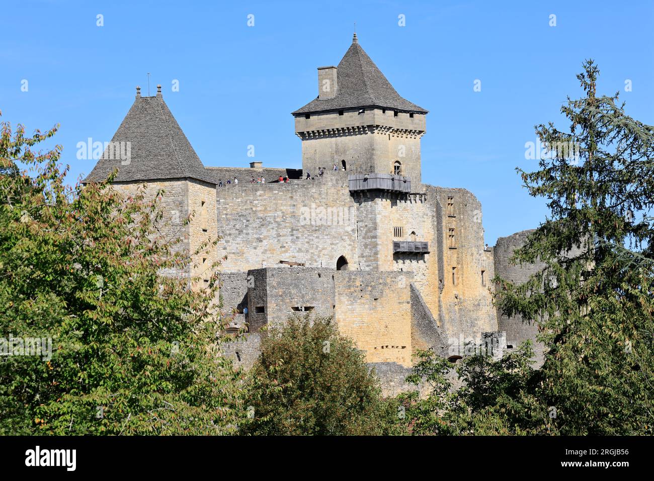 Le château fort de Castelnaud en Périgord abrite le musée de la guerre ...