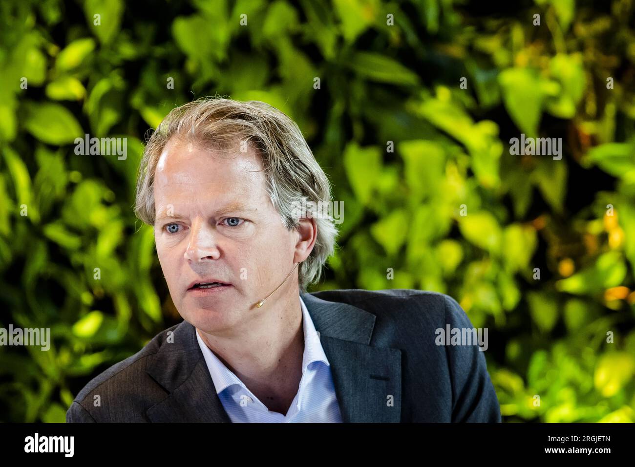 half-year-figures-hi-res-stock-photography-and-images-alamy